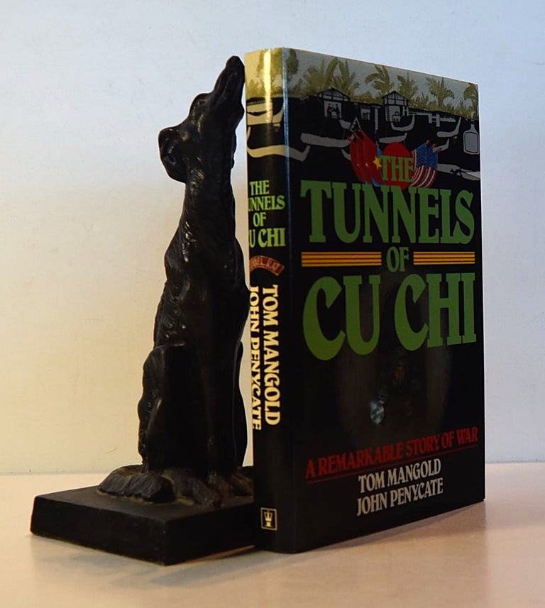Item #191720 THE TUNNELS OF CU CHI. Tom MANGOLD, John PENYCATE.