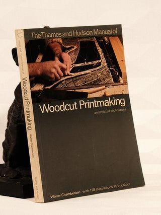 Item #196071 THE THAMES AND HUDSON MANUAL OF WOODCUT PRINTMAKING. Walter CHAMBERLAIN